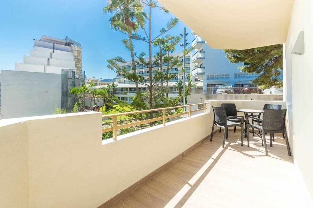 Santa Marta Al Lado De Los Servicios Y De La Playa Benalmádena Exterior photo